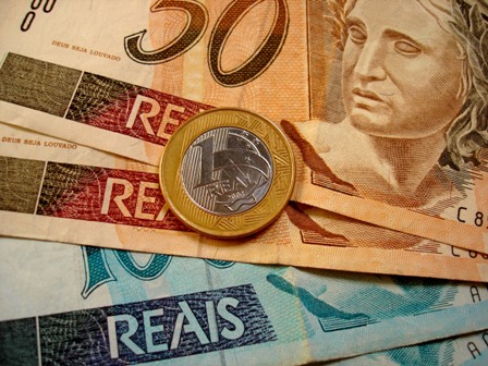 Imagem da notícia VOLUME DE RESTITUIÇÕES DO IMPOSTO DE RENDA PAGAS EM 2009 CAIU 13,23%